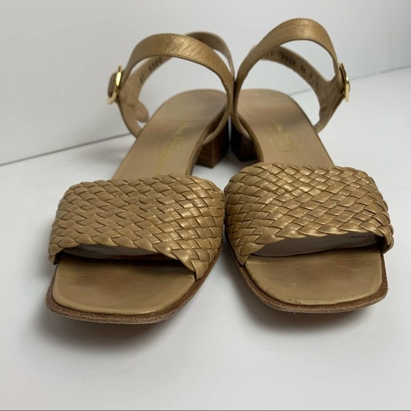 Vintage Salvatore Ferragamo tan metallic leather woven block heel sandals 9 - Picture 5 of 11